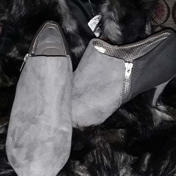 Shoes - Picture 3 of 4